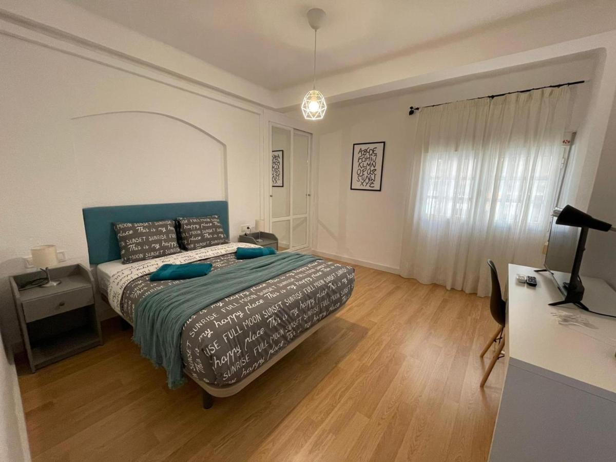 Holidays2malaga 2 Bedroom Armengual De La Mota Close Shopping Center Apartment Málaga
